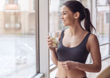 Četiri sjajna razloga zbog kojih bi trebali piti vodu s limunom svakog jutra
